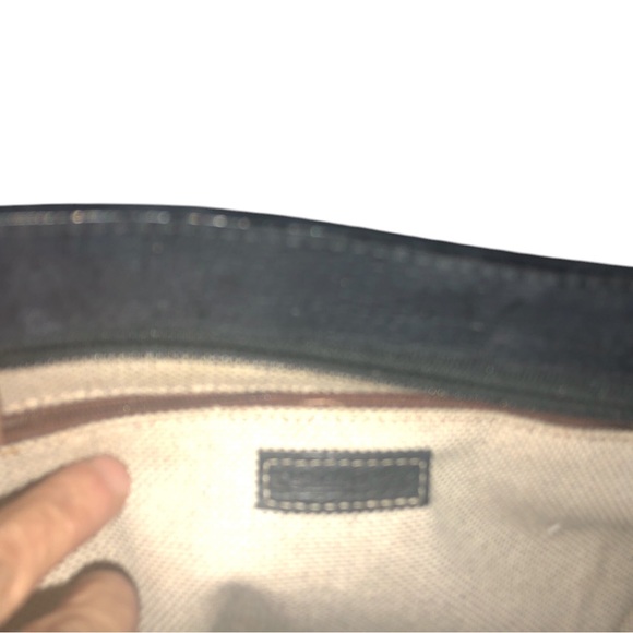 Vintage Dooney and Bourke black shoulder bag. - Picture 5 of 7